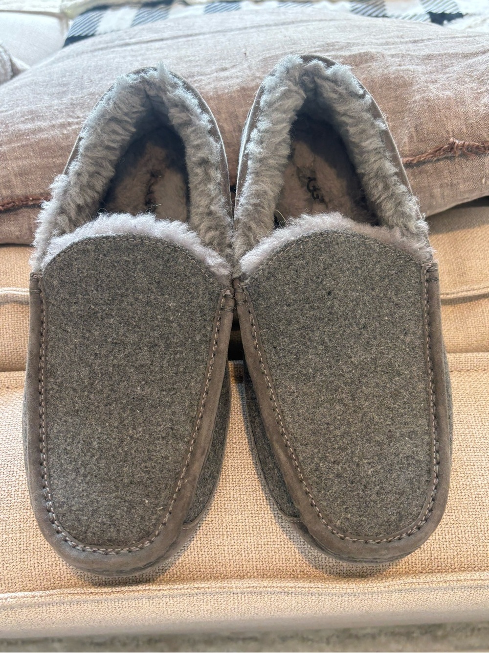 UGG Men's Gray Shearling-Lined Slip-On Slippers